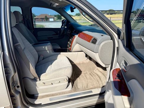 Used 2008 Chevrolet Tahoe LT w/ Convenience Package 1 RWD image 12