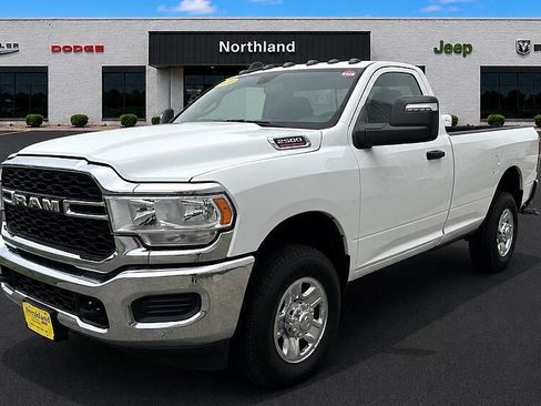 Used 2024 RAM 2500 Tradesman w/ Chrome Appearance Group AWD/4WD image 2