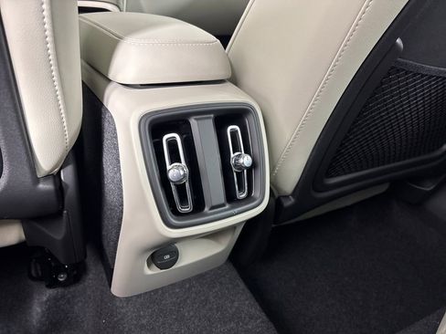 Used 2026 Volvo XC40 B5 Ultra image 29