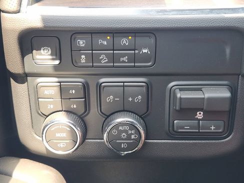 Used 2026 Chevrolet Tahoe High Country AWD/4WD image 22