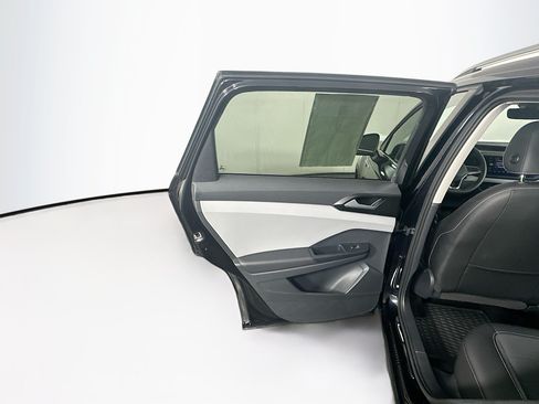 Used 2023 Volkswagen Taos SE FWD image 25