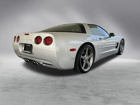 Used 2000 Chevrolet Corvette Coupe w/ Roof Pkg RWD image 3