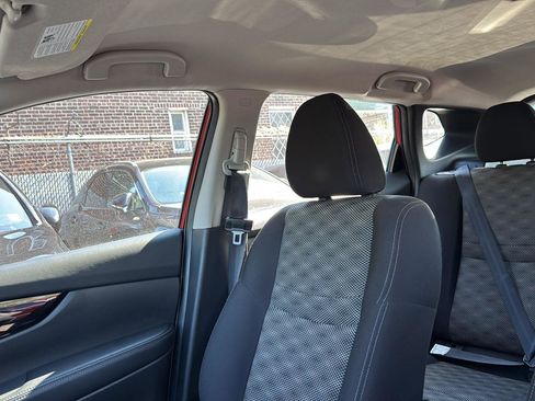 Used 2020 Nissan Rogue Sport SV AWD/4WD image 25