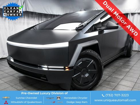 Used 2024 Tesla Cybertruck AWD Crew Cab image 1