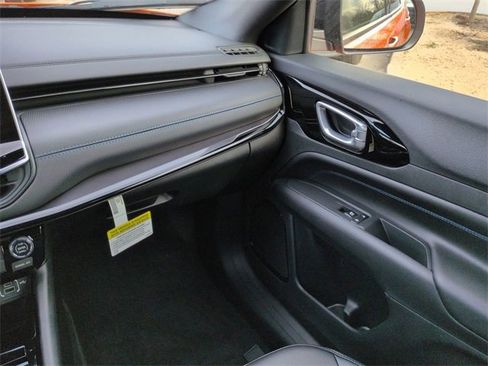 New 2026 Jeep Compass Latitude image 16