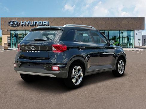 Used 2025 Hyundai Venue SEL image 7