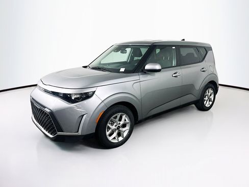 Used 2025 Kia Soul LX w/ LX Technology Package image 3