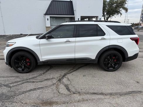 Used 2020 Ford Explorer ST w/ ST Street Pack image 4