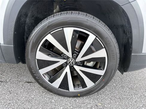 Used 2024 Volkswagen Taos SE FWD image 11