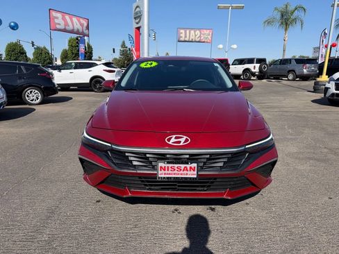 Used 2024 Hyundai Elantra SEL FWD image 2