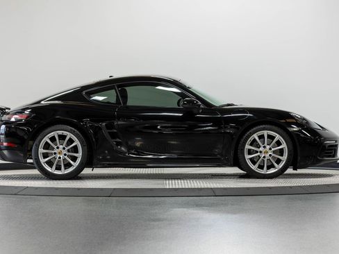 Used 2018 Porsche 718 Cayman RWD image 18