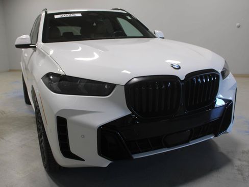 Used 2025 BMW X5 xDrive40i w/ M Sport Package AWD/4WD image 14