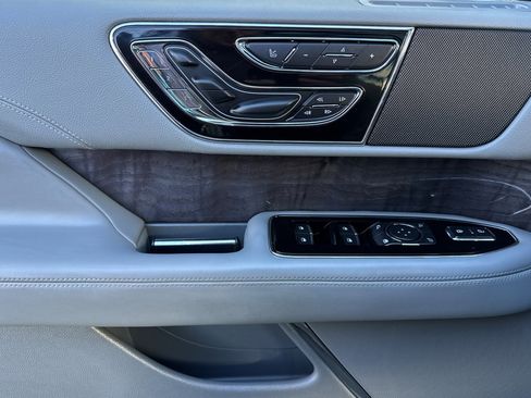 Used 2019 Lincoln Navigator L Reserve image 11