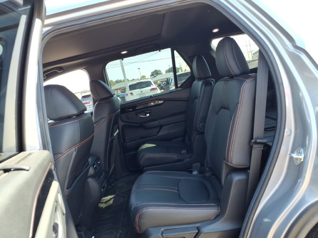 Used 2025 Honda Pilot TrailSport image 19