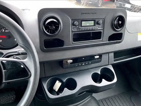 Used 2023 Mercedes-Benz Sprinter 2500 image 6