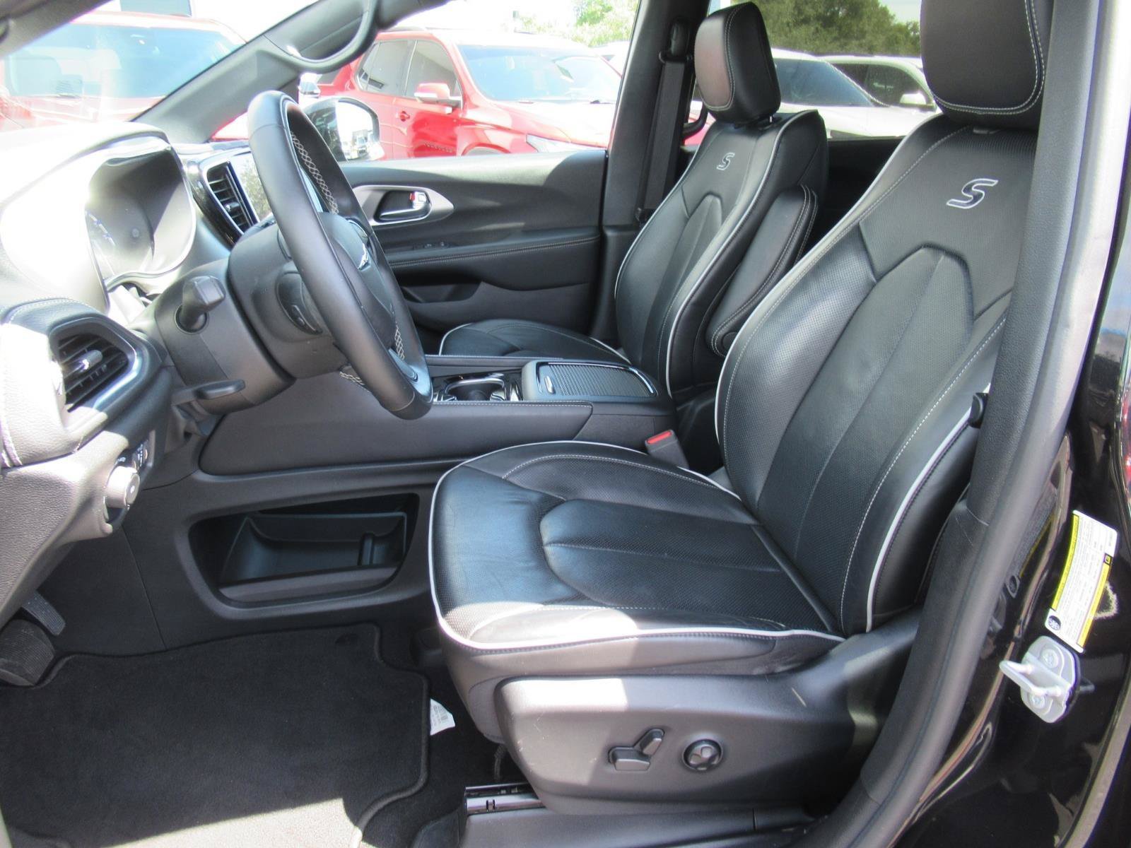 Used 2022 Chrysler Pacifica Limited w/ S Appearance Package FWD image 19