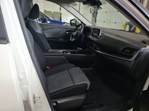 Used 2023 Nissan Rogue SV AWD/4WD image 3