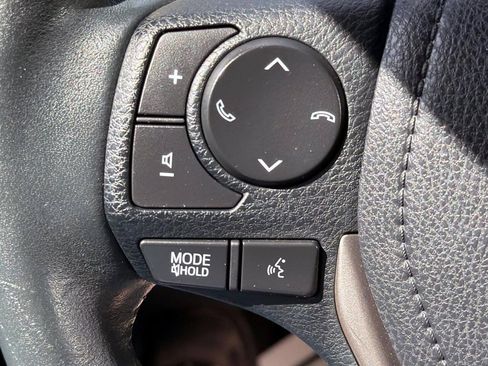 Used 2016 Toyota RAV4 XLE AWD/4WD image 19