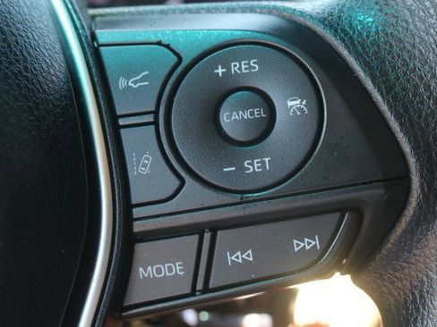 Used 2018 Toyota Camry LE FWD image 9