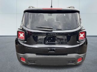 Used 2018 Jeep Renegade Altitude video 3