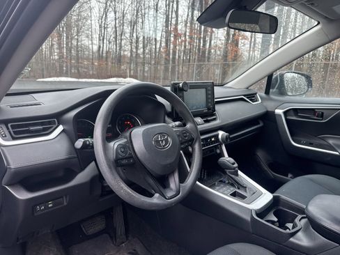 Used 2021 Toyota RAV4 LE w/ Carpet Mat Package (TMS) image 11