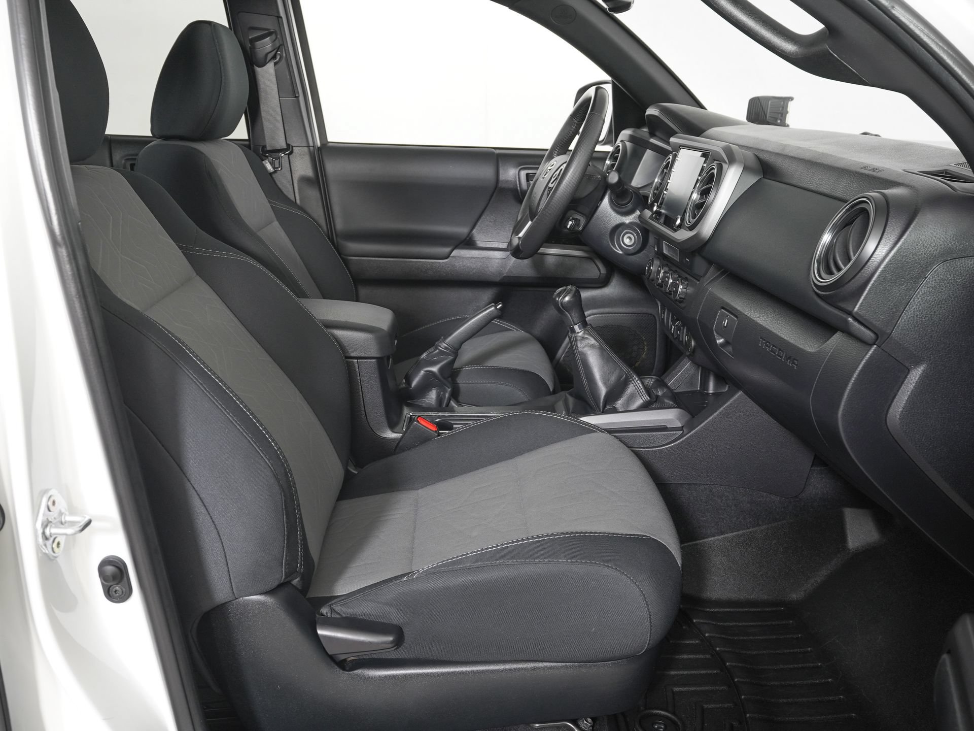 Used 2022 Toyota Tacoma TRD Sport w/ Technology Package AWD/4WD image 9