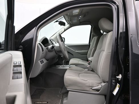 Used 2020 Nissan Frontier SV image 8
