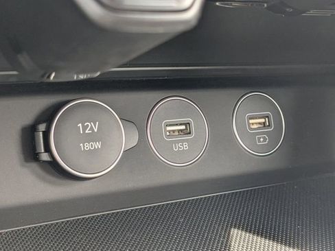 Used 2022 Genesis G70 2.0T image 26