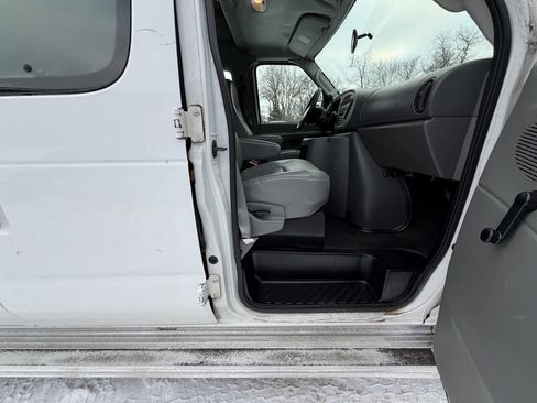 Used 2004 Ford E-350 and Econoline 350 Extended Super Duty image 11