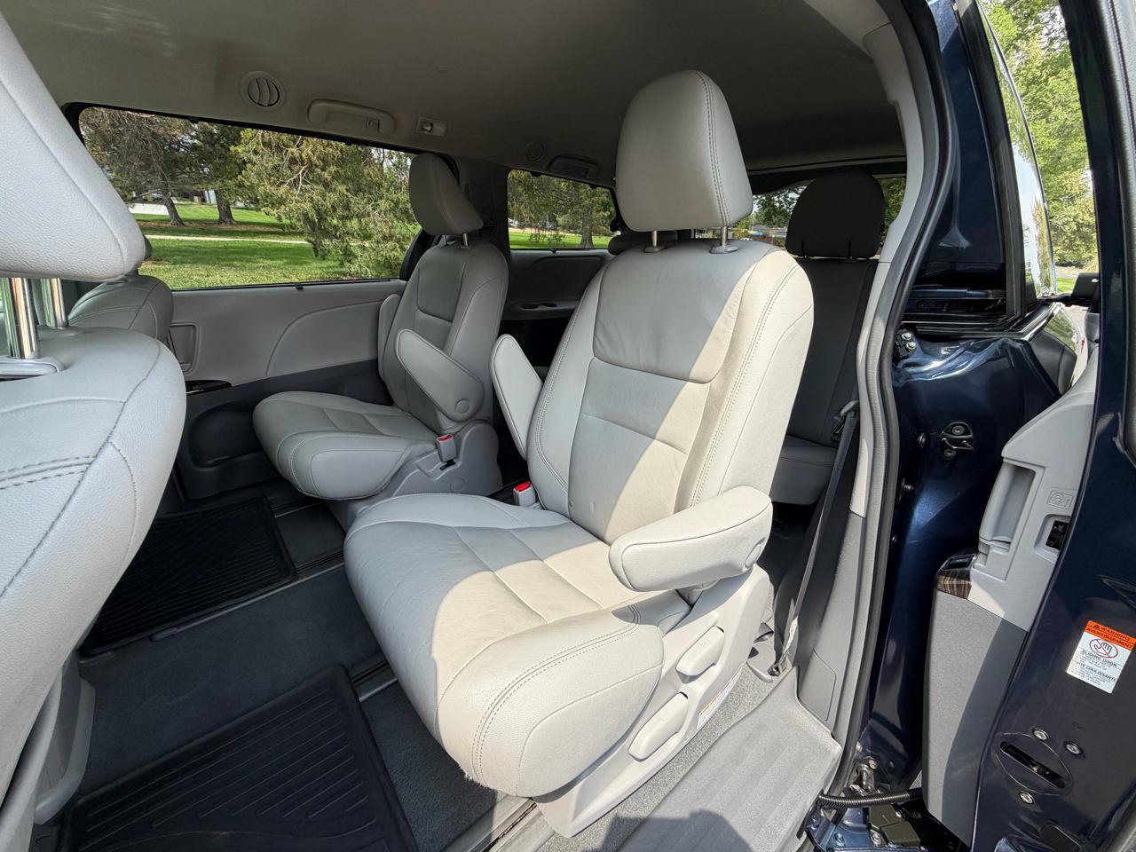 Used 2019 Toyota Sienna XLE w/ XLE Navigation Package AWD/4WD image 14