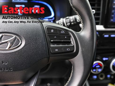 Used 2025 Hyundai Venue Limited FWD image 15
