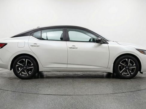 Used 2025 Nissan Sentra SV FWD image 11