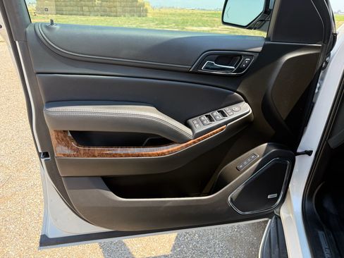 Used 2019 Chevrolet Tahoe Premier AWD/4WD image 13