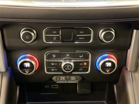 Used 2023 GMC Yukon SLE image 15