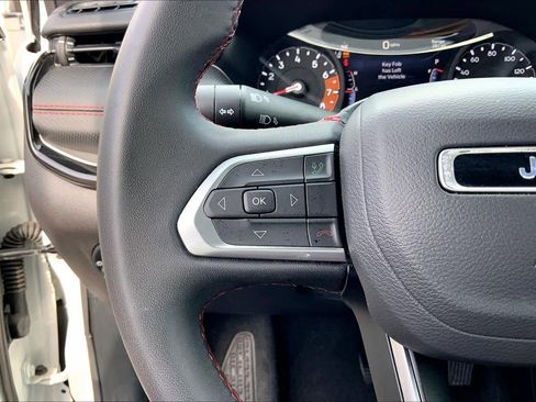 Used 2025 Jeep Compass Trailhawk AWD/4WD image 23