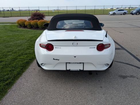Used 2021 MAZDA MX-5 Miata Club RWD image 6