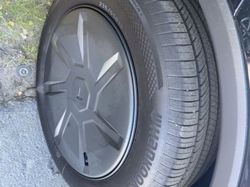 Used 2026 Tesla Model Y Premium 4D Sport Utility image 3