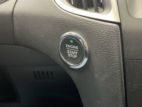 Used 2019 Ford Edge SEL image 23