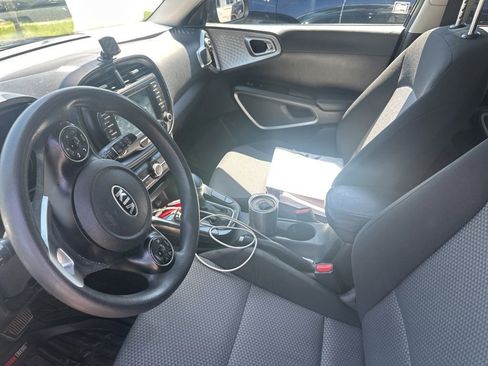 Used 2020 Kia Soul LX FWD image 2