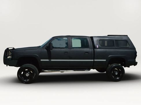 Used 2004 Chevrolet Silverado 2500 W/T w/ Skid Plate Package AWD/4WD image 5