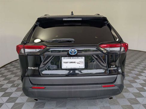 Used 2024 Toyota RAV4 LE AWD/4WD image 6