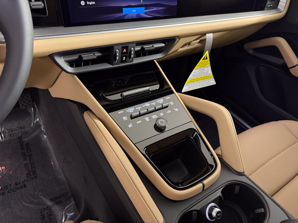 Certified 2026 Porsche Cayenne AWD/4WD image 24