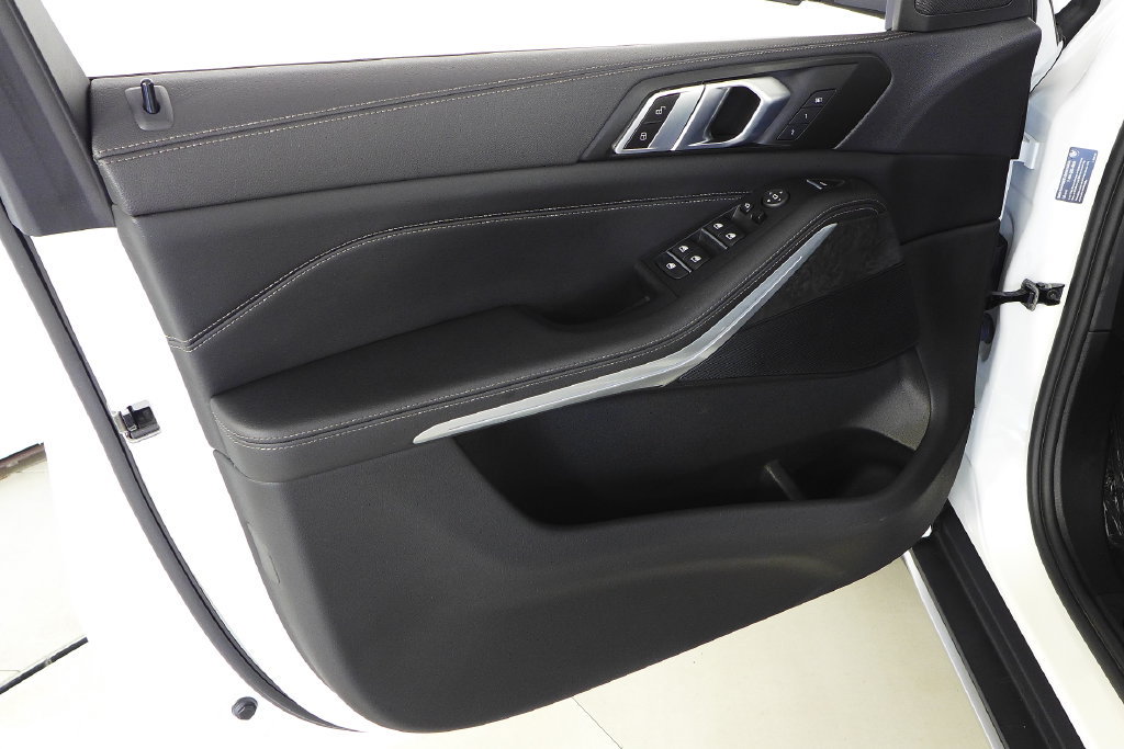 Used 2023 BMW X5 sDrive40i w/ Parking Assistance Package RWD image 11