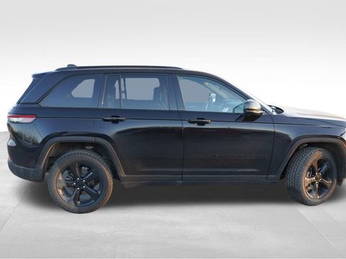 Certified 2023 Jeep Grand Cherokee Altitude image 2