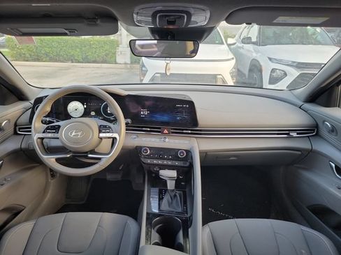 Used 2024 Hyundai Elantra SEL w/ Convenience Package FWD image 9