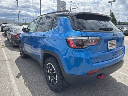 Used 2025 Jeep Compass Trailhawk AWD/4WD image 8