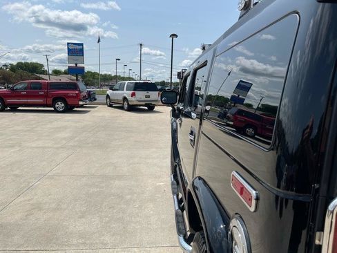 Used 2005 HUMMER H2 w/ Preferred Equipment Group AWD/4WD image 14