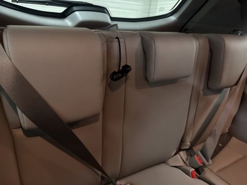 Used 2019 Toyota Highlander XLE image 17