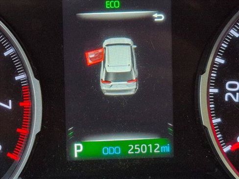 Used 2022 Toyota RAV4 LE FWD image 10
