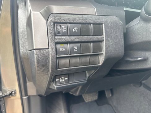 Used 2024 Toyota Tacoma TRD Off-Road AWD/4WD image 17